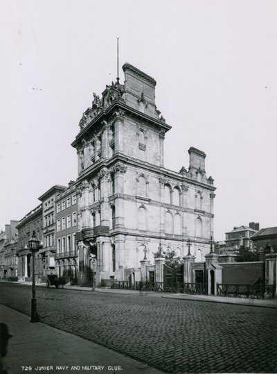 Junior Navy and Military Club, London von English Photographer